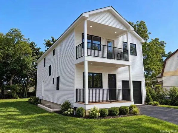 34 8th Avenue, Huntington, NY 11746