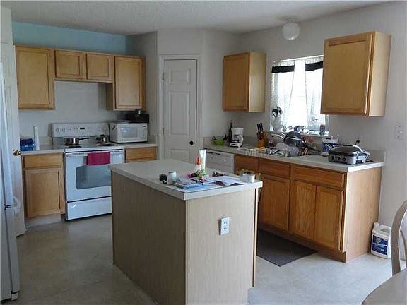 3rd image of 676 Bluebill Ct