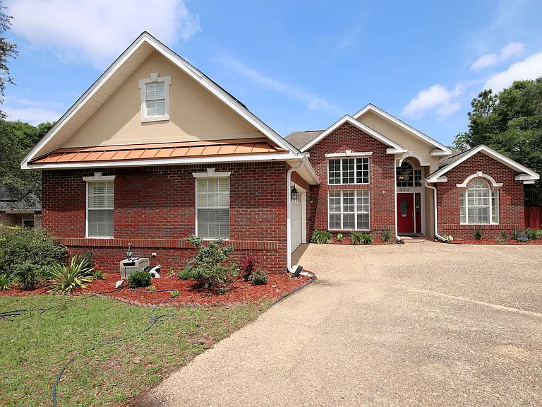 428 Riverchase Blvd — Photo 3