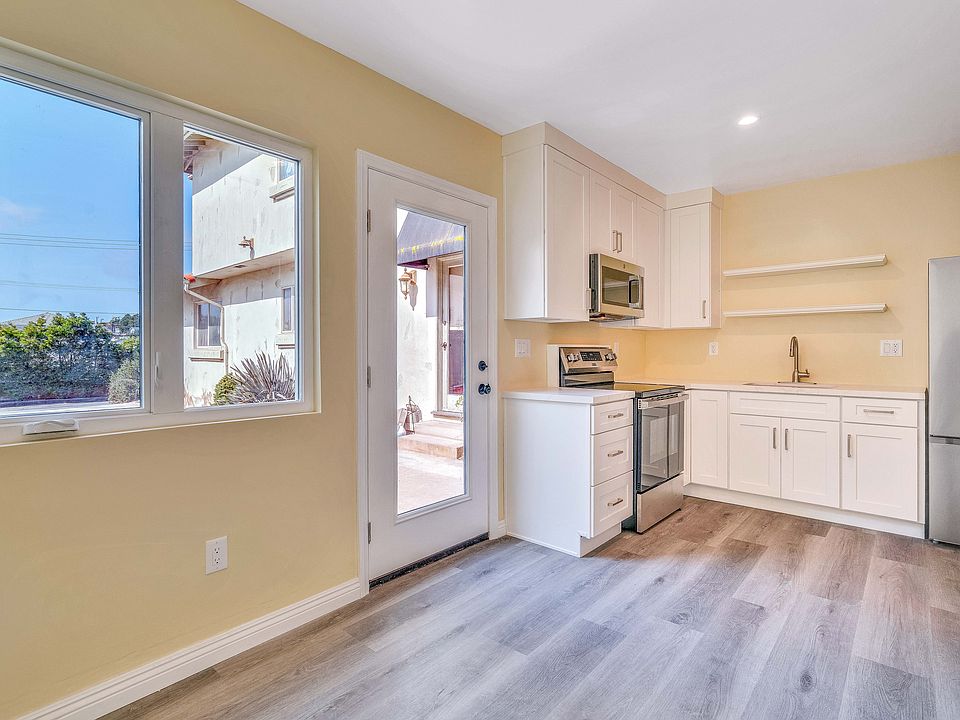 Living room & kitchen