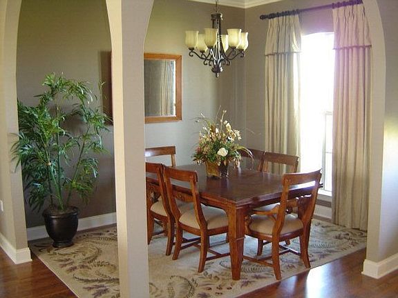 4th image of 405 Victoria Ct