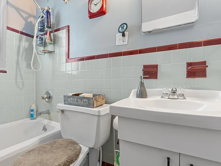 Bathroom on second floof