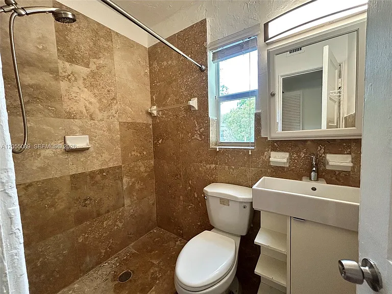 6210 NE 5th Ave #2 — Photo 10