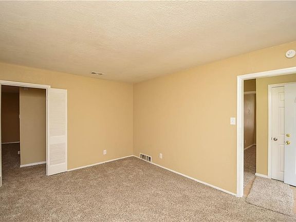 3rd image of 439 E Cherry St