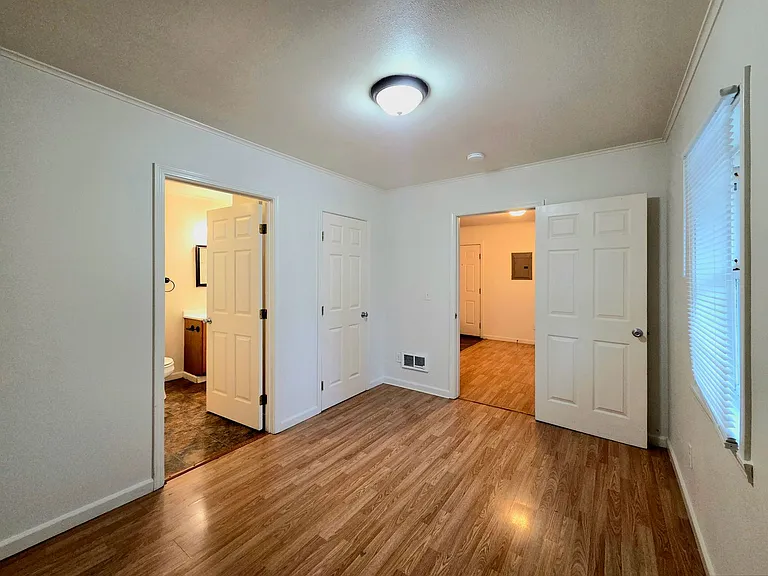 703 Pioneer Ave — Photo 3