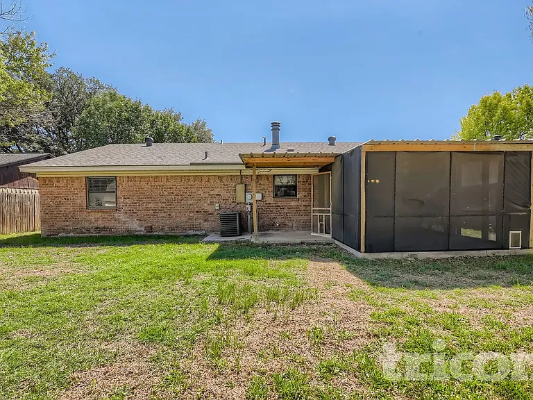 716 Fair Meadows Dr — Photo 12