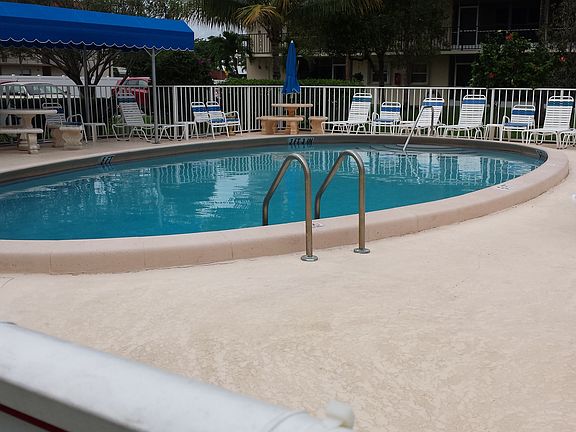 2nd image of 806 SE 7th St APT 202