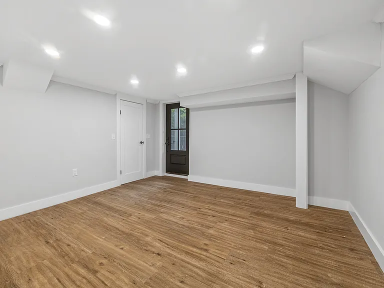 8 Amherst Ave #C — Photo 10