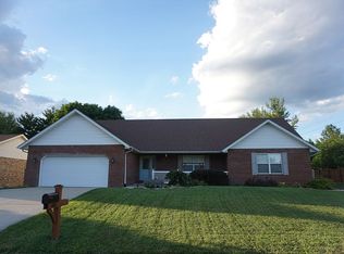 401 Hickory Mnr, Belleville, IL 62223