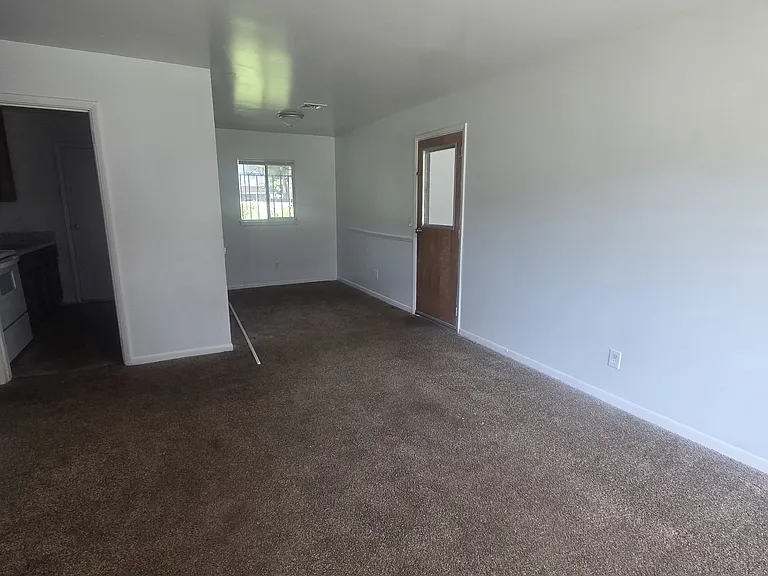 3313 Greening Ln — Photo 2