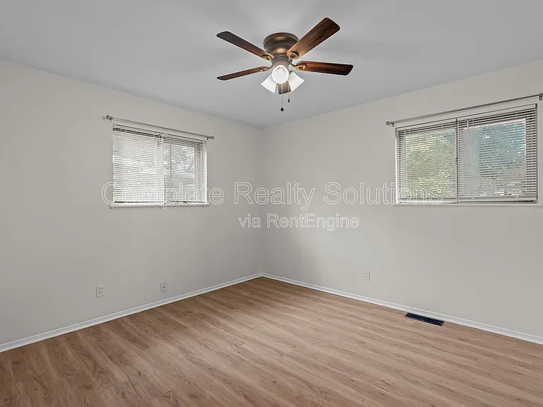 560 Bardot Dr — Photo 16