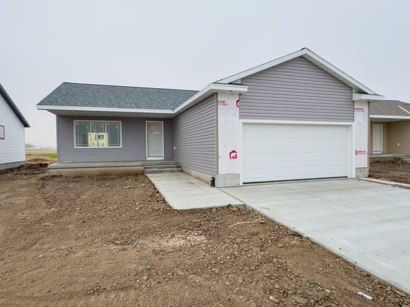 2122 E 41st St, Kearney, NE 68847