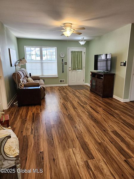 4th image of 111 Morning Glory Way