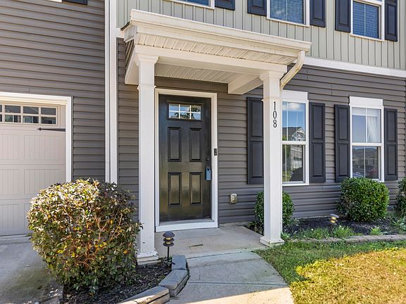 3rd image of 108 Castlebrook Dr