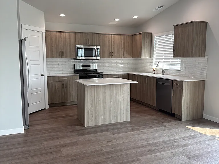 1125 W Jasper St — Photo 15
