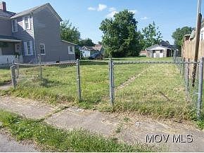 1st image of 1007 E 12th St
