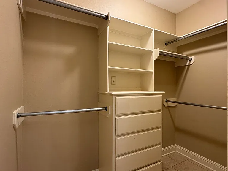 9100 Shadow Oak Dr — Photo 20