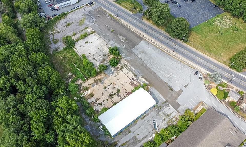 2nd image of 60 Main St