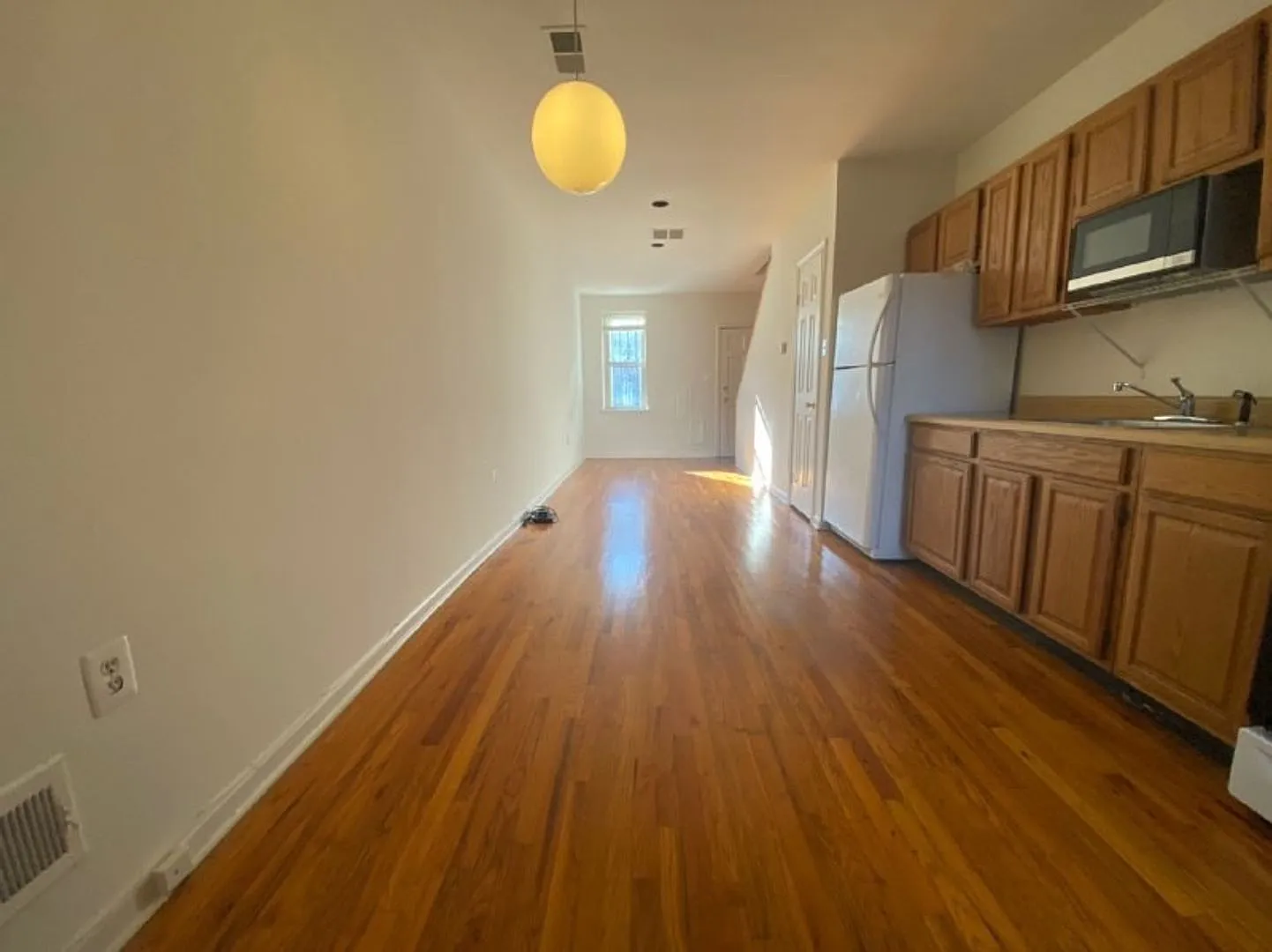 A charming two bedroom one and one half bath row house located just off New Jersey Ave in the Sha... — Photo 3