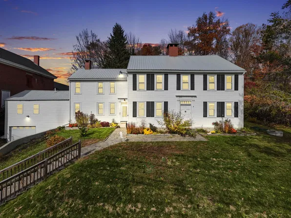 8 Christian Row, Buxton, ME 04093
