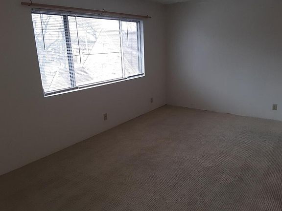 5th image of 1315 D St APT 11