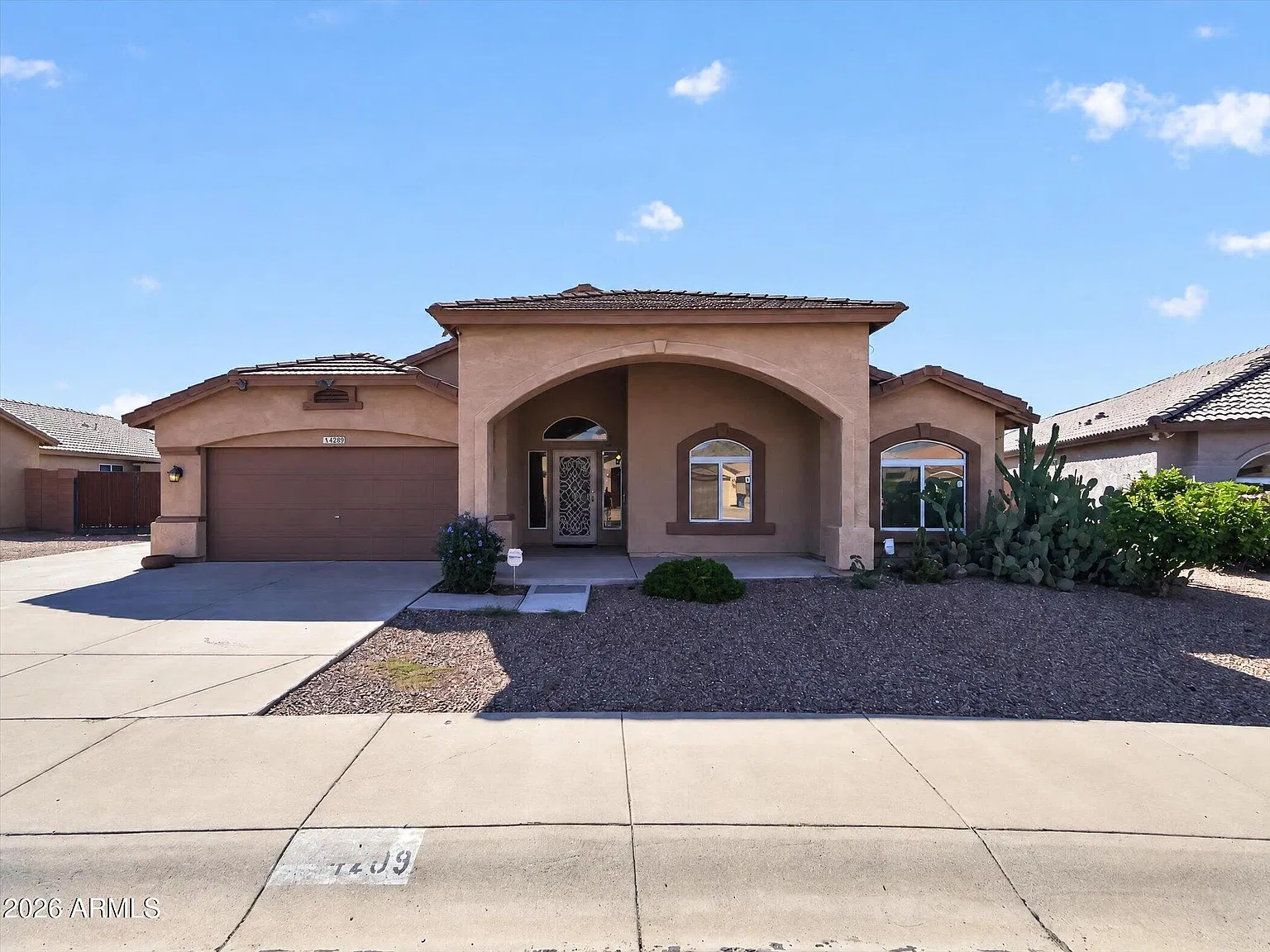 4 bed, 2.0 bath, 2349 sqft, $3,200 — Photo 2