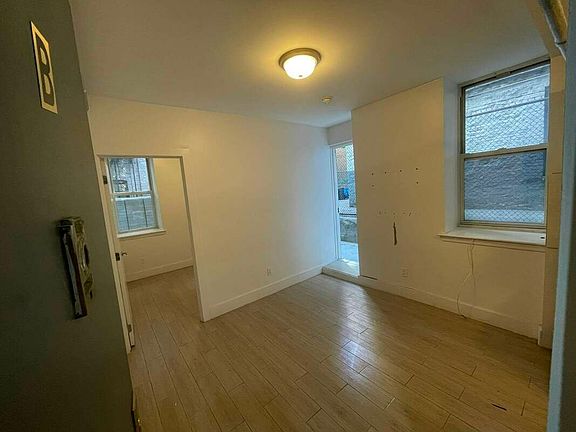 4th image of 22 Saint Nicholas Pl APT 1B