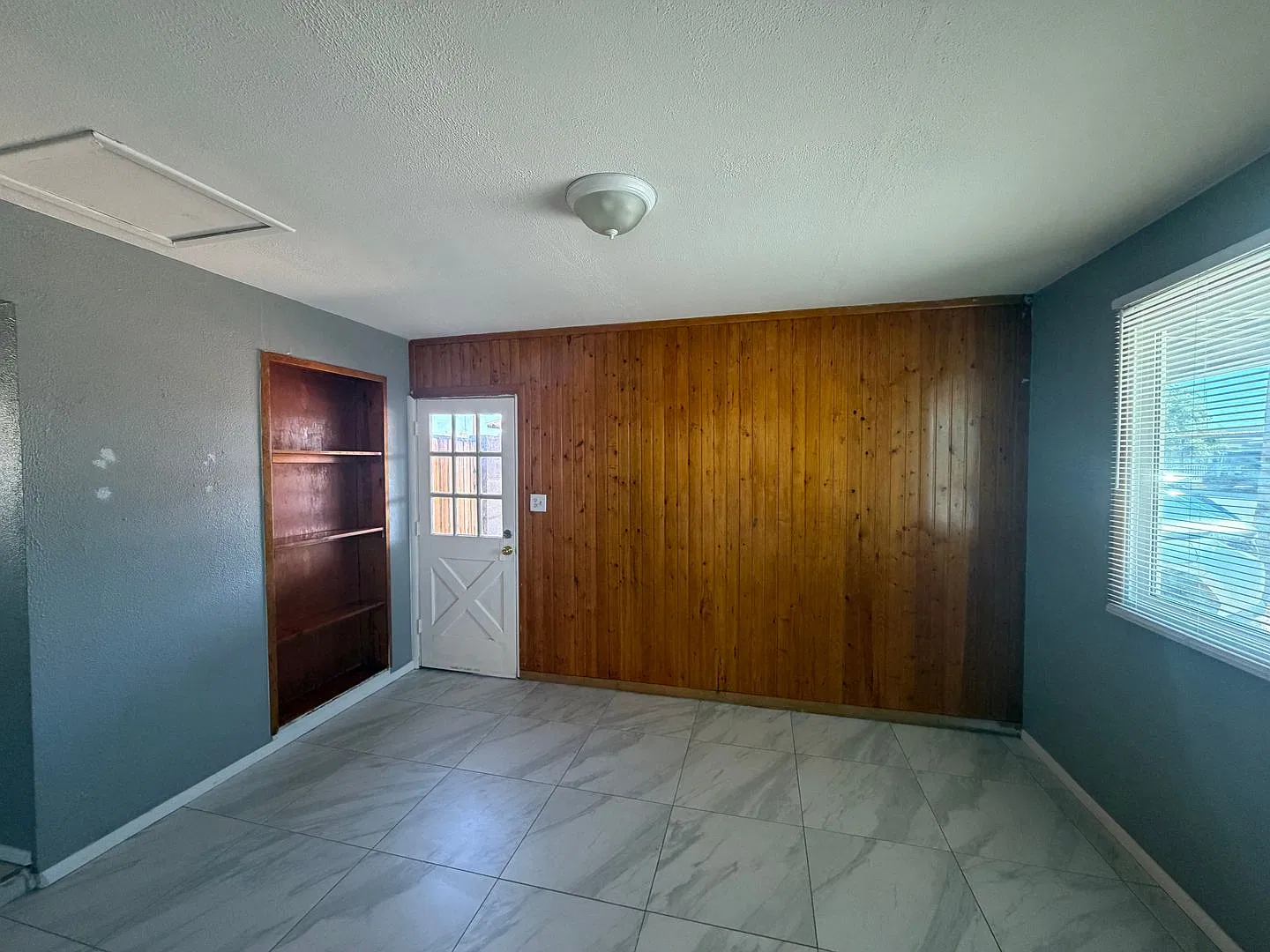 2 Bedroom, 1 bath east Mesa Home, all tile, no carpet. — Photo 3