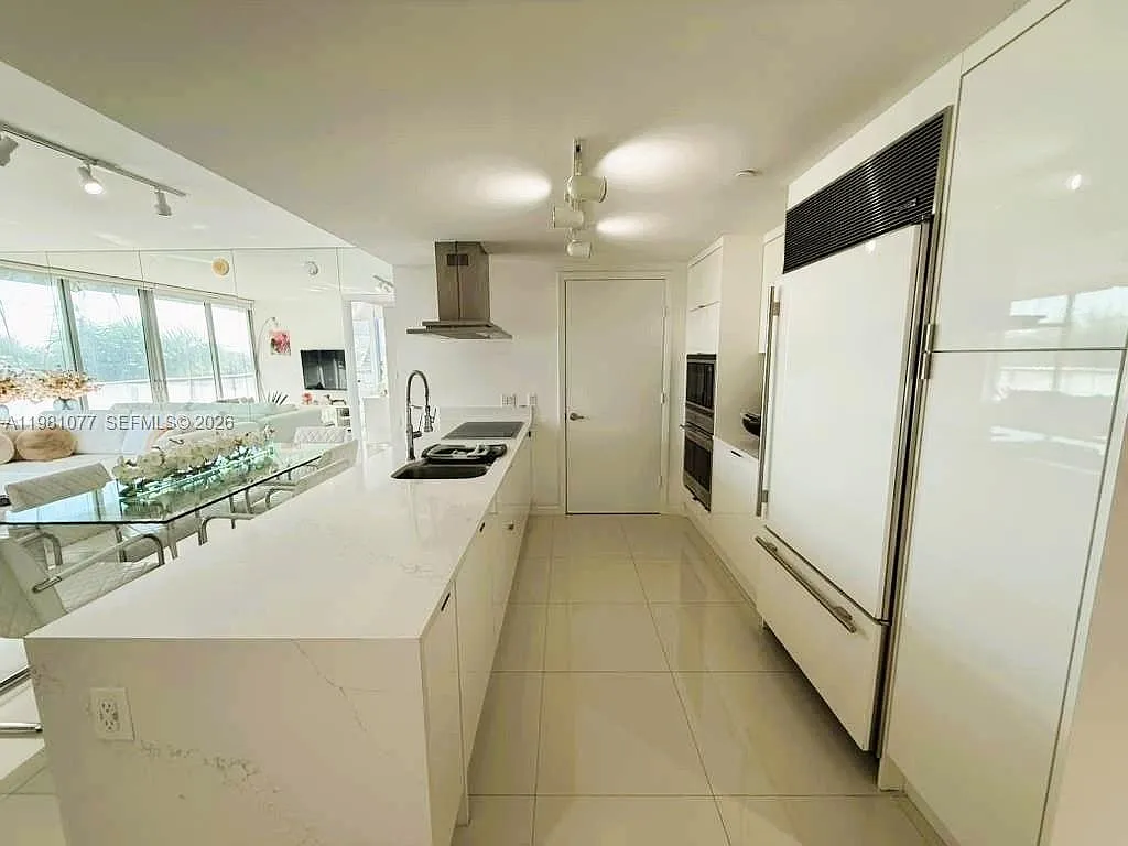 Building Photo - 495 Brickell Ave #511