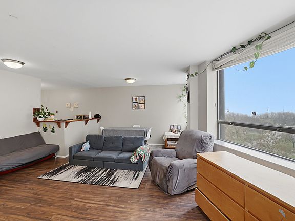 3rd image of 5701 N Sheridan Rd APT 7E