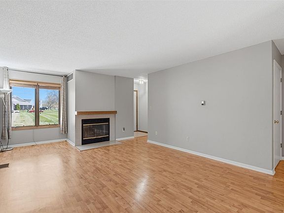 5th image of 932 Westside Dr