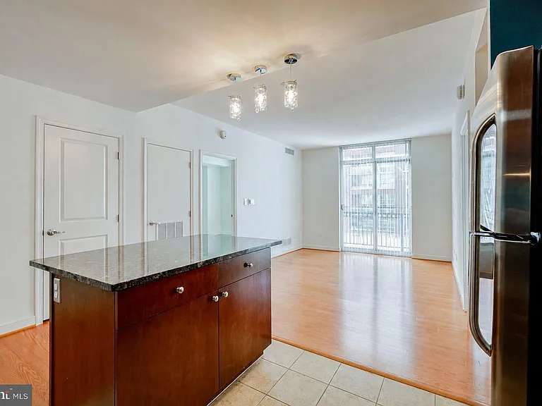 155 Potomac Psge #712 — Photo 18