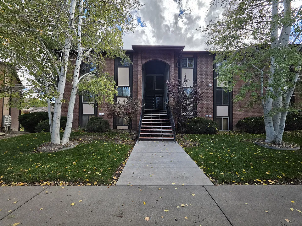373 Ridges Blvd #208