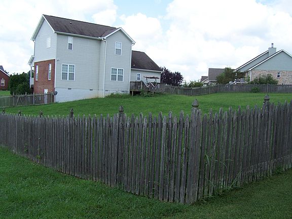 3rd image of 706 Greenfern Trl