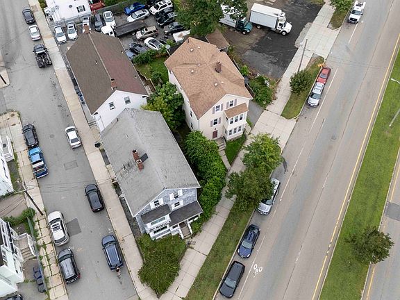 3rd image of 593 Plymouth Ave