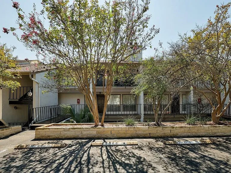 6910 Hart Ln #907 — Photo 1