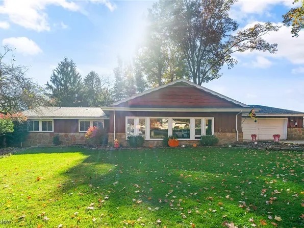 74 Robin Hood Dr, Youngstown, OH 44511