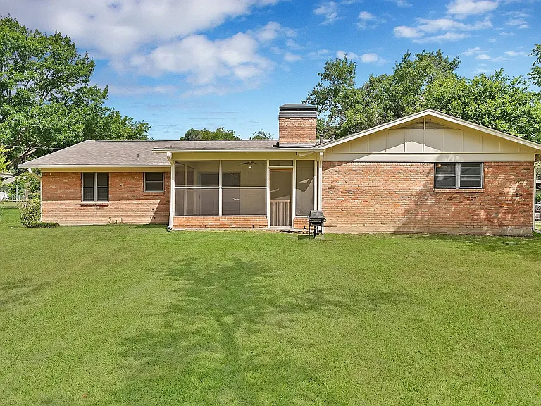3505 Wedgway Dr — Photo 2