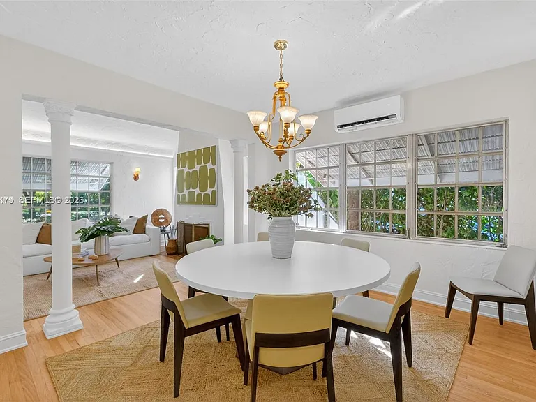 1305 Alhambra Cir — Photo 18