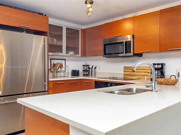 3250 NE 1st Ave #608 — Photo 8