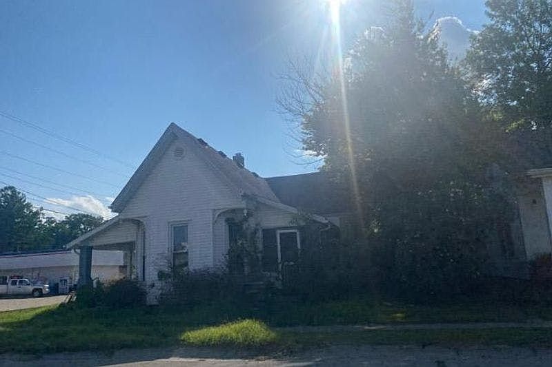 2nd image of 728 Main St