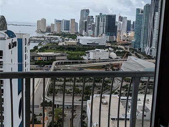 3rd image of 1750 N Bayshore Dr APT 4206