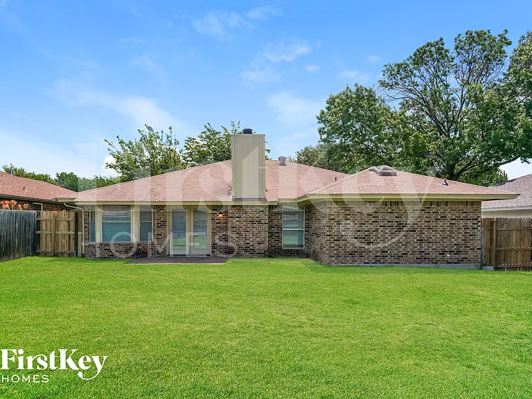 5304 Tamarack Ct — Photo 18