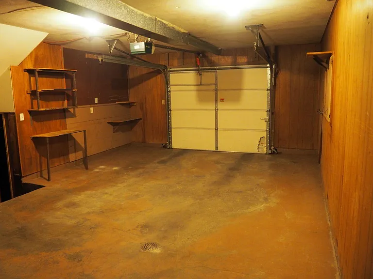 Garage w/ Laundry Room