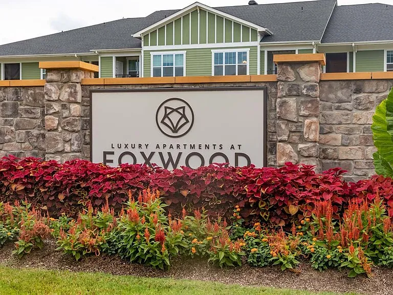 Foxwood Apartments — Photo 32