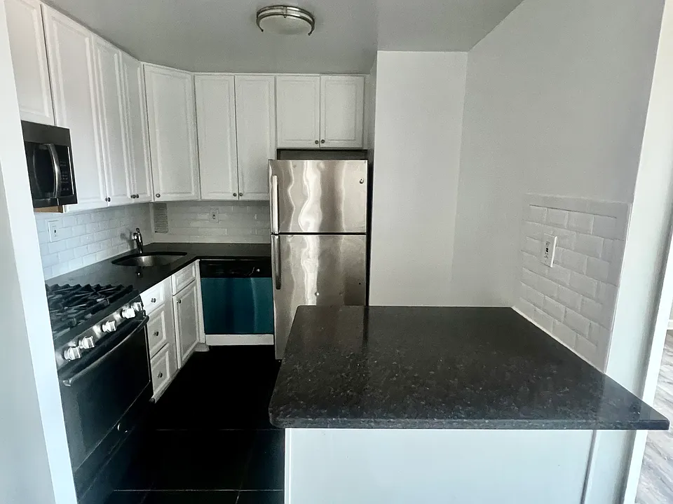 140-16 34th Ave #810