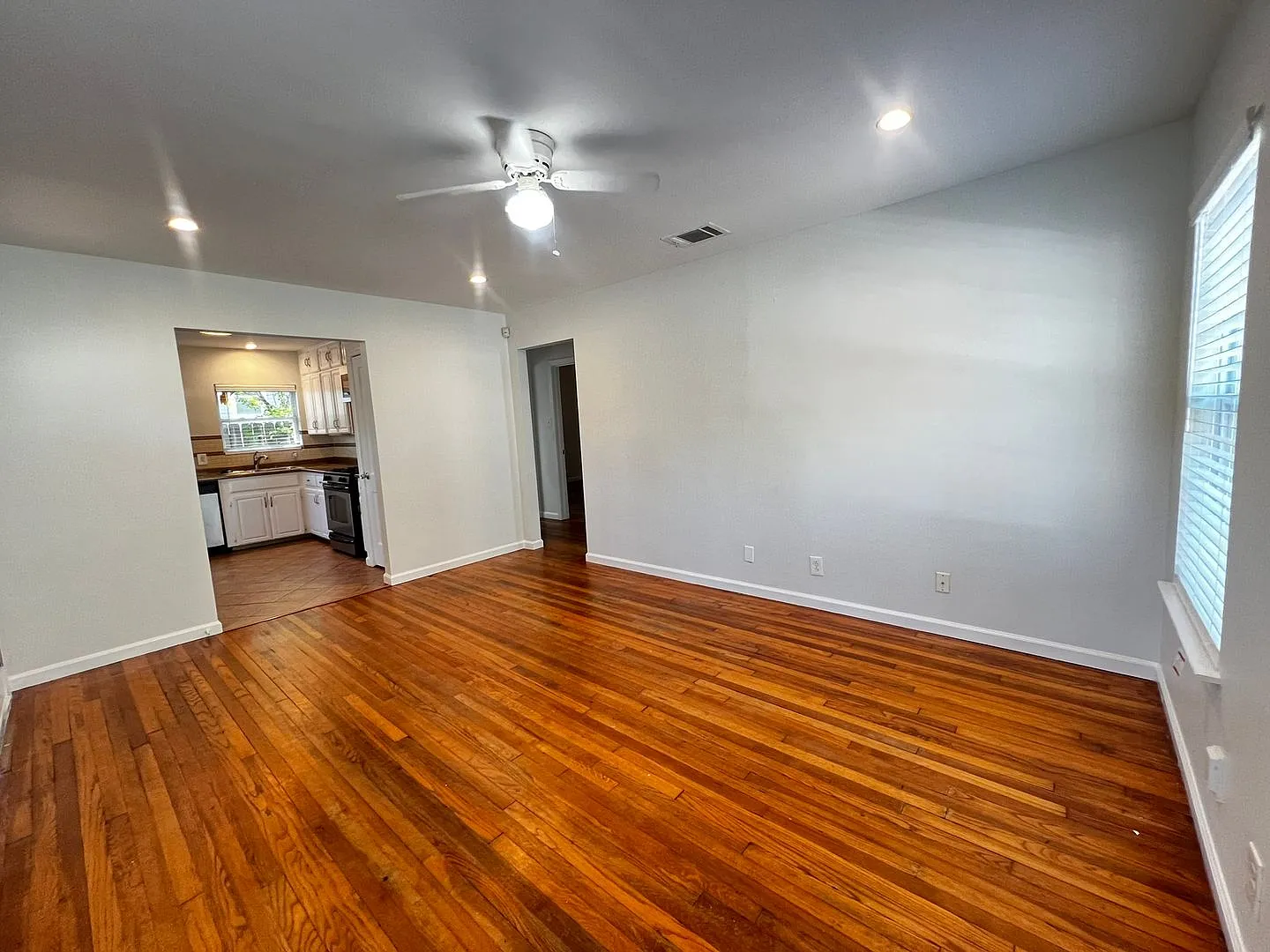 3/2 Home - Awesome East Austin Location — Photo 3