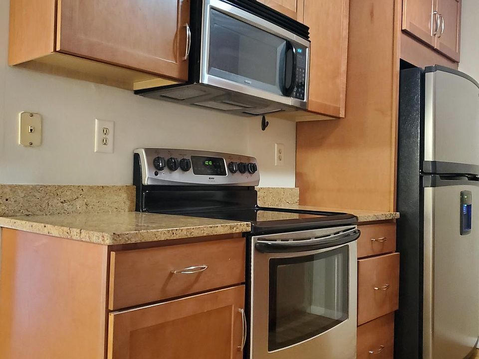 1st image of 1135 Blackstone Dr