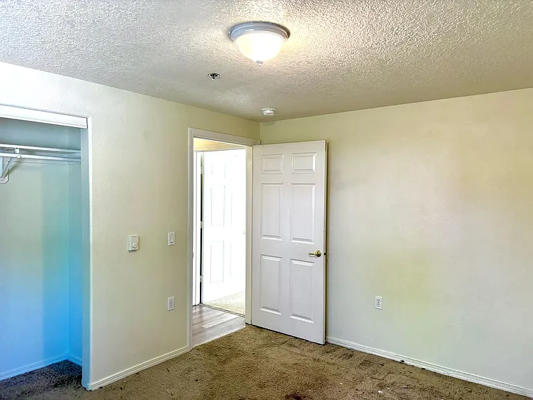 10211 N Lombard St — Photo 18