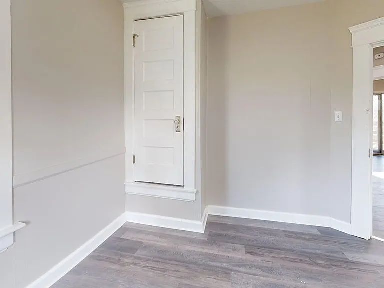 1116 Laird St — Photo 6